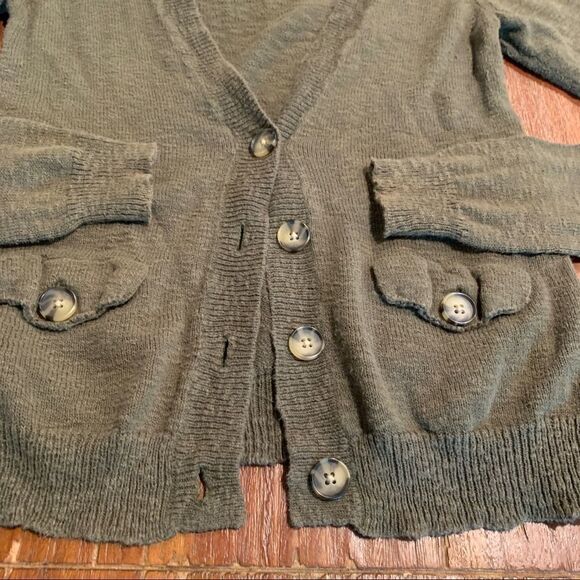 American Eagle Women’s Olive Green Cardigan Sweater Size Small - Picture 4 of 6